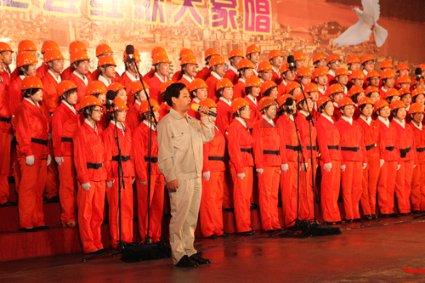 吴尊一家长白山度假,零下40度室外泡温泉